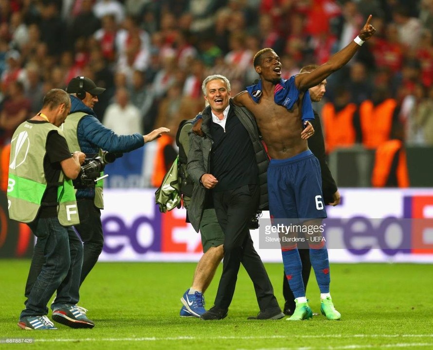 Pogba phủ nhận tin đồn mâu thuẫn với HLV Mourinho