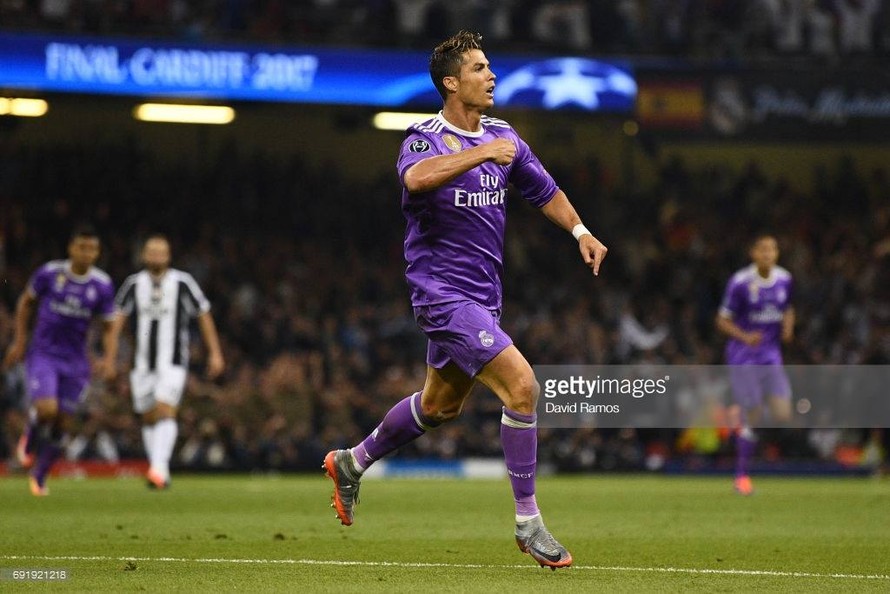 Hàng thủ lo ngại trọng pháo Ronaldo 