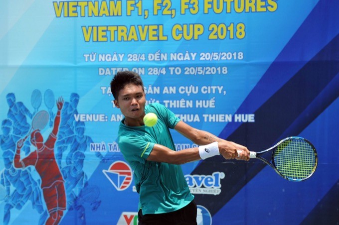 Các tay vợt Việt Nam bị loại sạch trên sân nhà