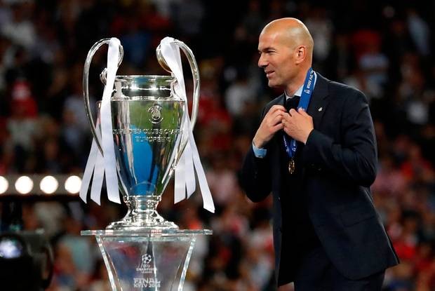 Zidane bất ngờ từ chức HLV Real Madrid