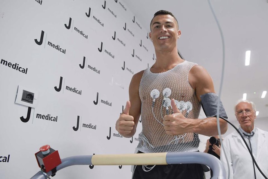 Ronaldo gây sốc với thể lực sung mãn như cầu thủ 20 tuổi