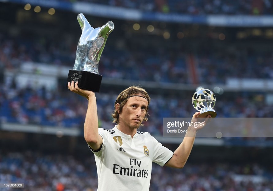 Hazard tin Luka Modric đoạt danh hiệu “Quả bóng vàng”