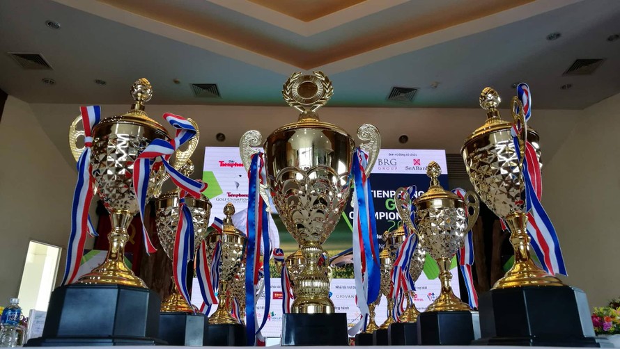 Tiền Phong Golf Championship 2018: Cúp luân lưu khắc tên nhà vô địch