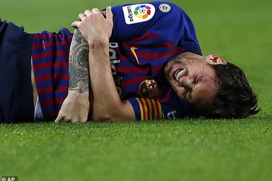 HLV Valverde nói gì về chấn thương của Messi?