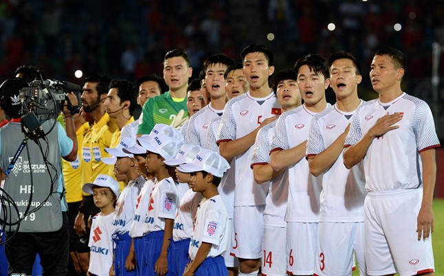 Các tuyển thủ Việt Nam đá chính ở trận đấu gặp Myanmar. Ảnh: Zing