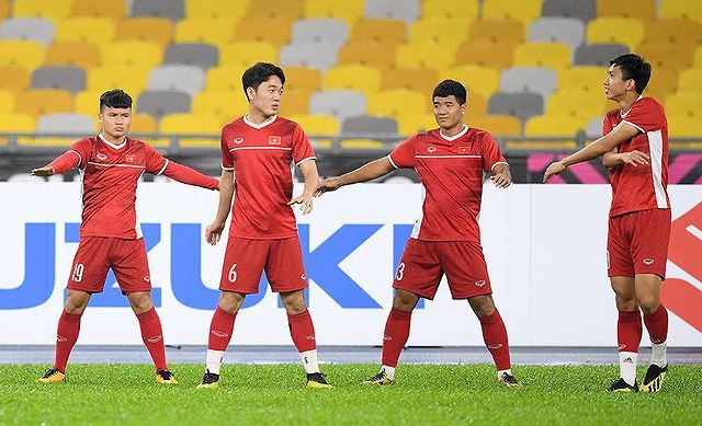 AFF Cup 2018: Tuyển Việt Nam đội mưa tập luyện, sẵn sàng đấu Malaysia