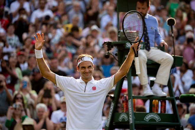 Federer cán mốc 100 trận thắng tại Wimbledon