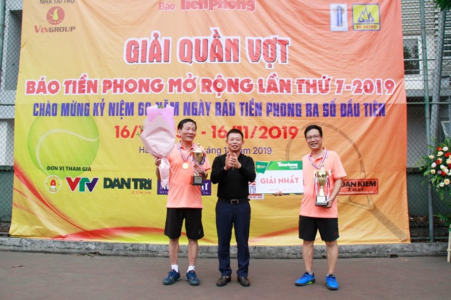 Cặp đôi Tạp chí Nhà đầu tư vô địch giải Quần vợt báo Tiền Phong mở rộng 2019