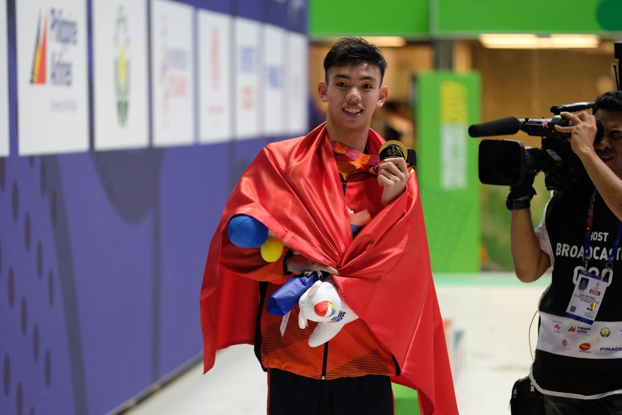 Kình ngư Nguyễn Huy Hoàng phá kỷ lục SEA Games nội dung 400 mét tự do nam