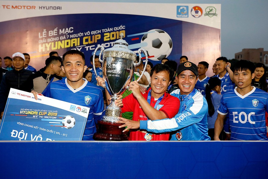 Thành Lương giúp EOC vô địch giải bóng đá 7 người toàn quốc
