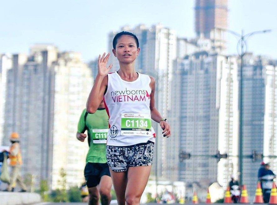Tiền Phong Marathon 2020: 'Kenya' Chi Nguyễn trở lại đường đua
