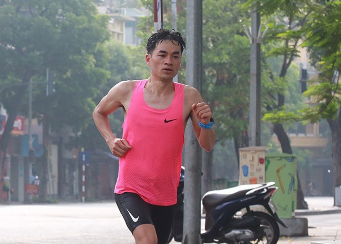 Huy Thắng-ông chủ tiệm phở có tiếng ở Hà Nội đam mê chạy bộ.