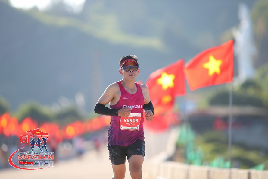Anh Nguyễn Thanh Giang lập kỷ lục cá nhân trên đường đua marathon trong thời tiết khắc nghiệt ở Lý Sơn