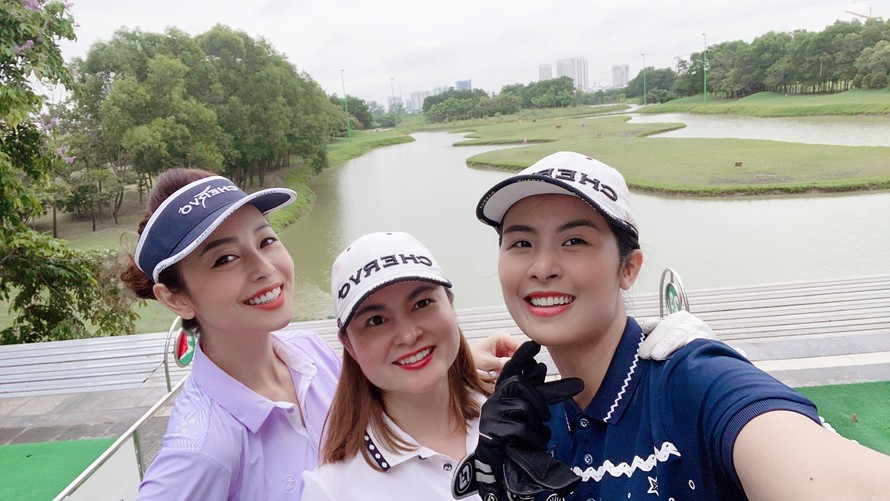 Hoa hậu Ngọc Hân tranh Cúp vô địch Tiền Phong Golf Championship 2020