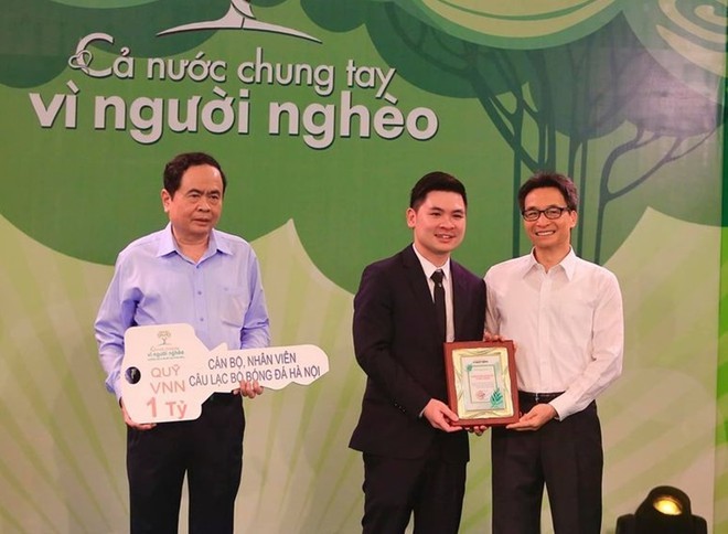 Hà Nội FC ủng hộ 1 tỷ đồng cho Quỹ Vì người nghèo