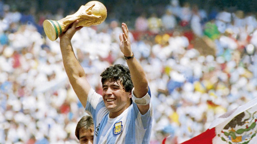 Làng bóng Việt tiếc thương huyền thoại Maradona