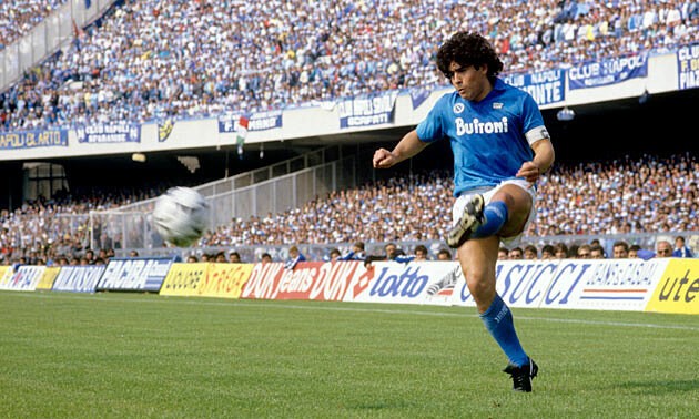 Napoli đổi tên sân để tưởng nhớ Maradona