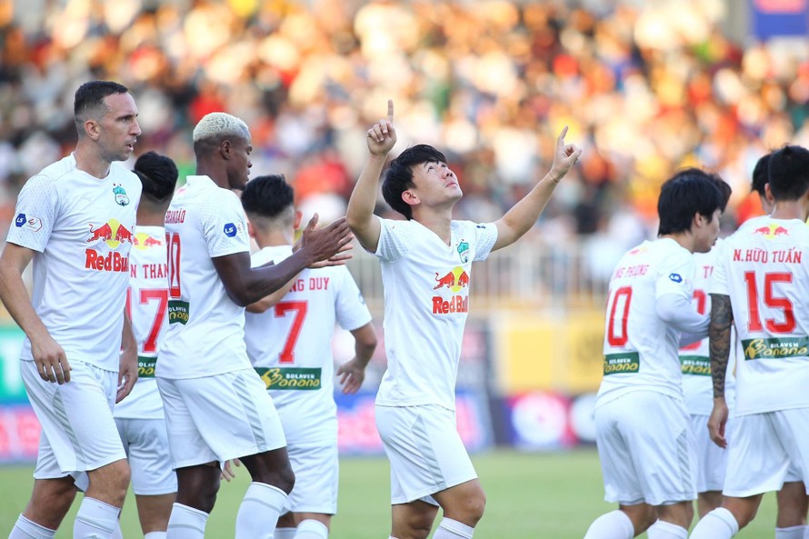 HLV Kiatisuk thừa nhận thắng may trước Nam Định 