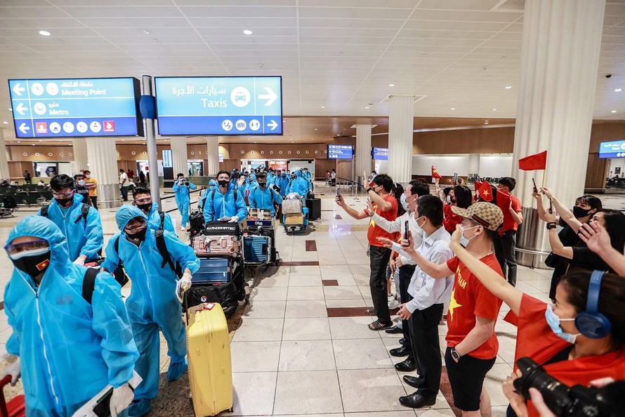 Người Việt tại UAE đón chào đội tuyển Việt Nam