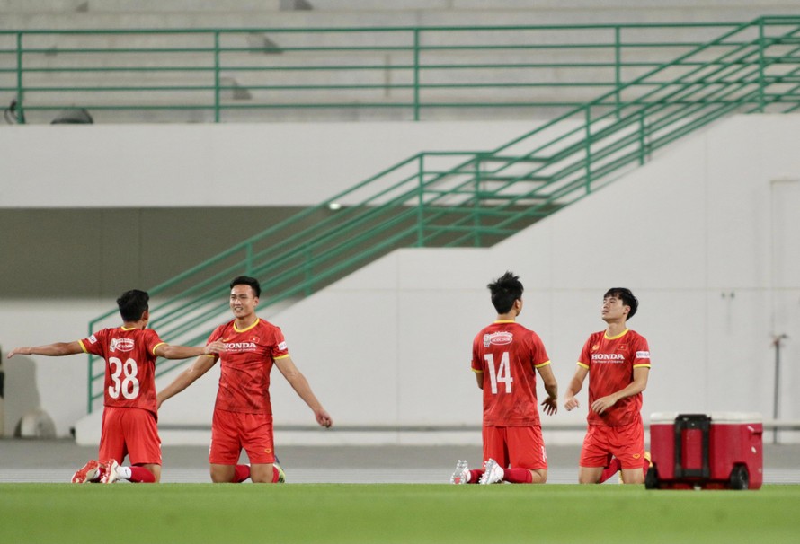Tuyển Việt Nam tập luyện hăng say, chuẩn bị cho vòng loại World Cup 2022. Ảnh Hữu Phạm (từ UAE)
