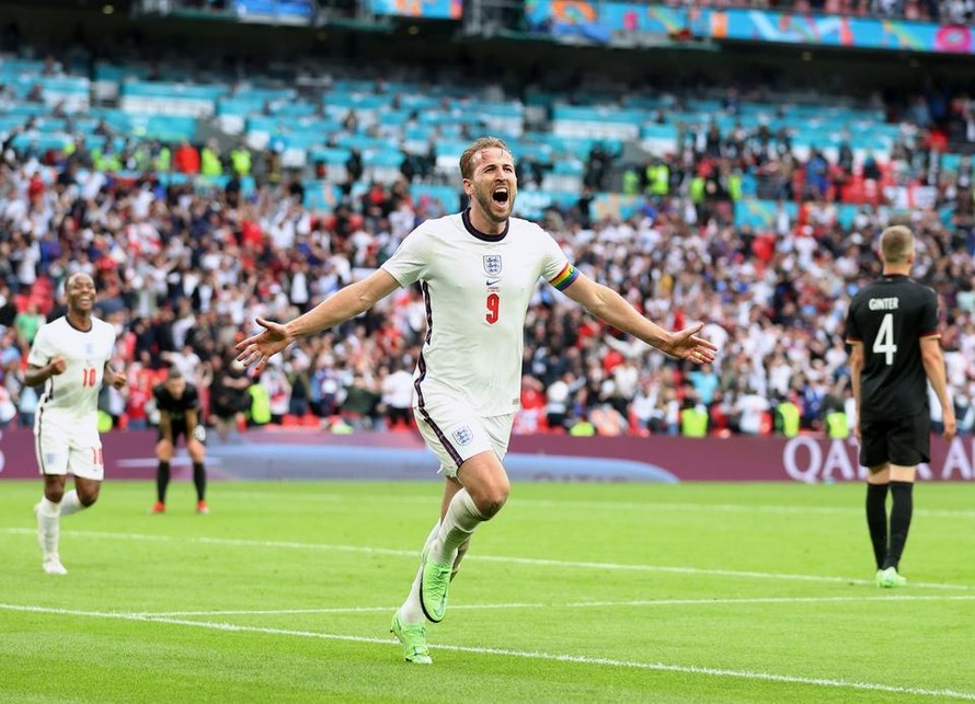Harry Kane ăn mừng bàn thắng đầu tiên tại EURO 2020