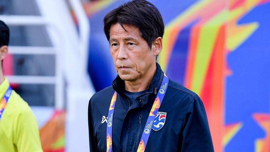 HLV Nishino muốn gia hạn hợp đồng với tuyển Thái Lan
