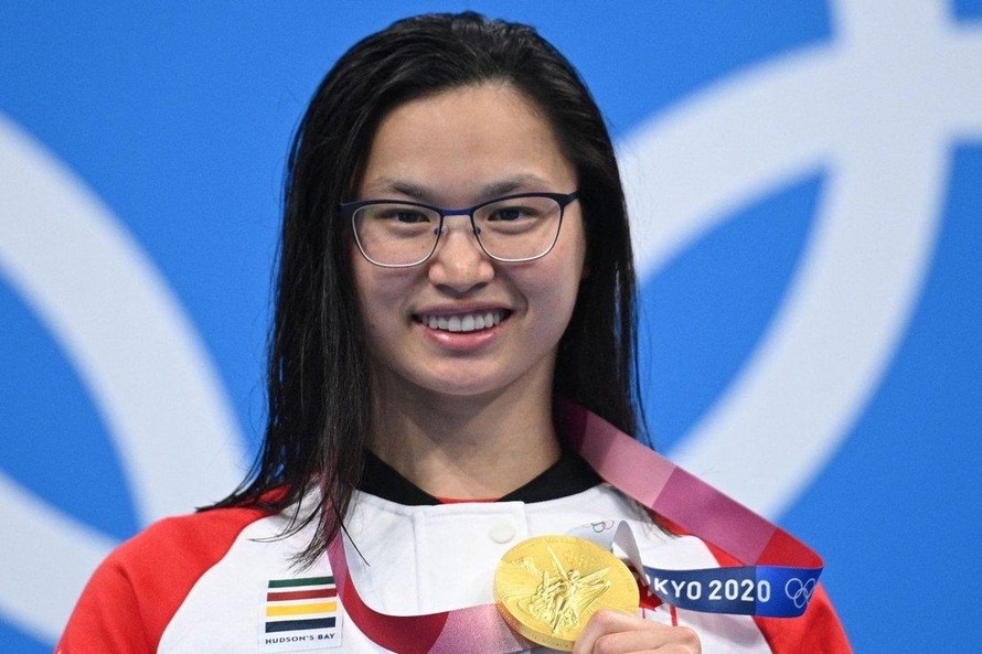 Bé gái gốc Hoa bị bố mẹ bỏ rơi thành nhà vô địch Olympic gây tranh cãi ở Trung Quốc