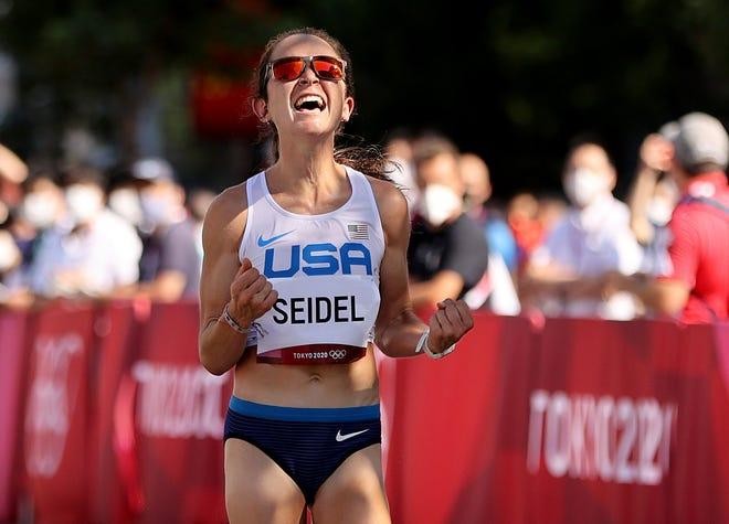 Lần thứ 3 chạy marathon, VĐV người Mỹ 'ẵm' luôn huy chương Olympic 