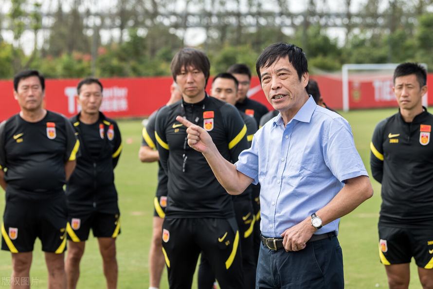 Chủ tịch Liên đoàn Bóng đá Trung Quốc yêu cầu các tuyển thủ 'bỏ ngoài tai' những chỉ trích