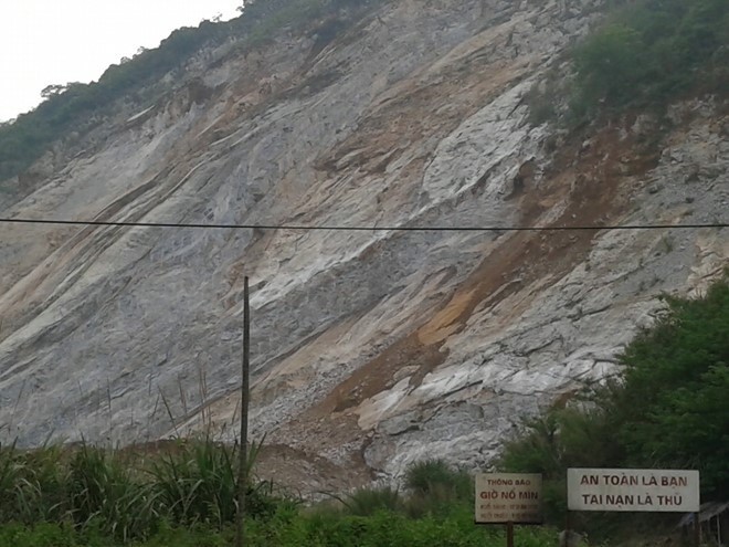 Mỏ đá Suối Viền nơi xảy ra vụ tai nạn khiến hai người chết. Ảnh: L.Đ