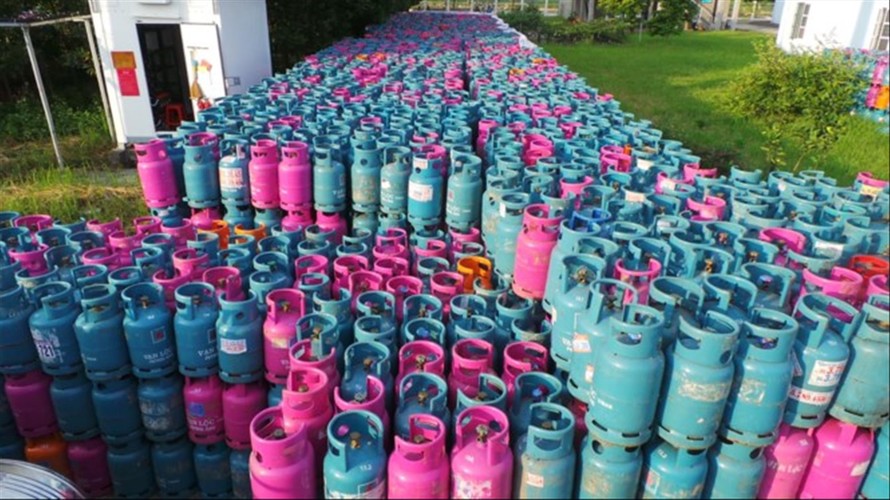 Hàng vạn vỏ bình gas bị chiếm giữ trái phép tại BQL Cụm Công nghiệp Đông Thọ, Yên Phong, Bắc Ninh. Ảnh: M.Đ