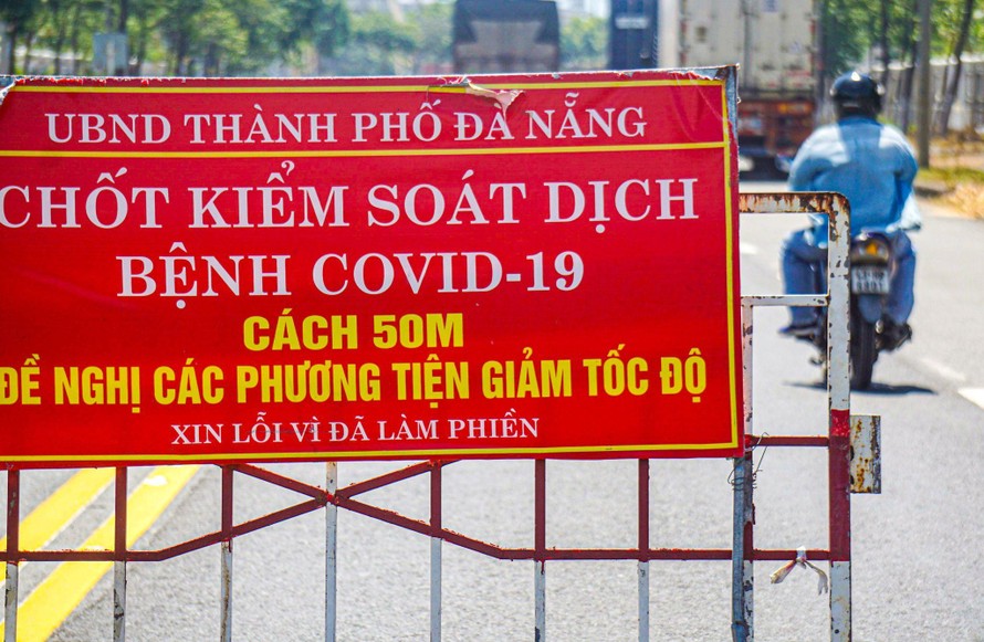 Xe chở người mắc COVID-19 từ TPHCM 'lọt' vào Đà Nẵng vì qua chốt không có ai chặn