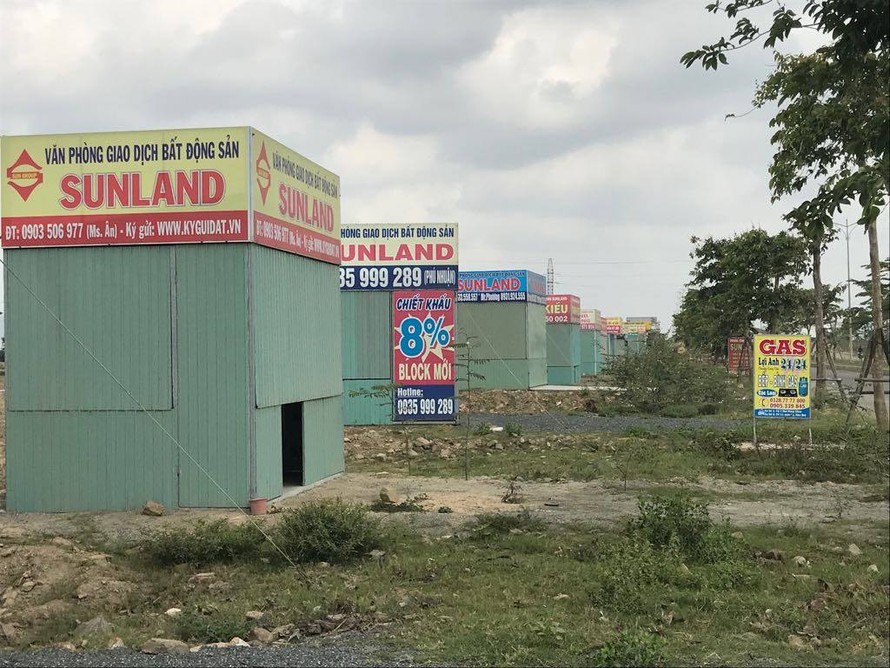 Đà Nẵng buộc tháo dỡ hàng loạt 'văn phòng nhà đất' trái quy định