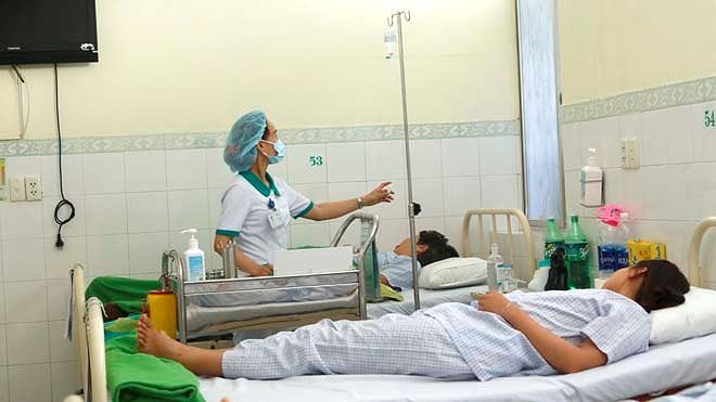 14 du khách Lào nhập viện nghi do ngộ độc