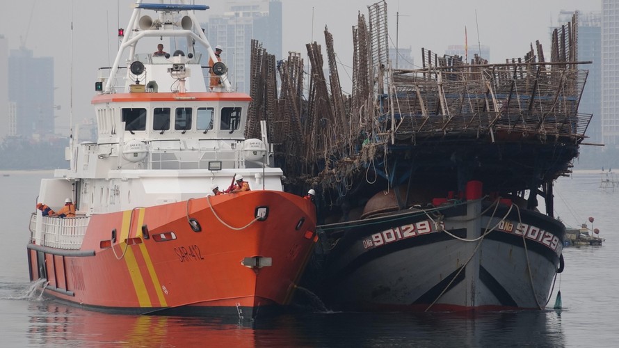 52 ngư dân gặp nạn trên biển Hoàng Sa vào bờ an toàn