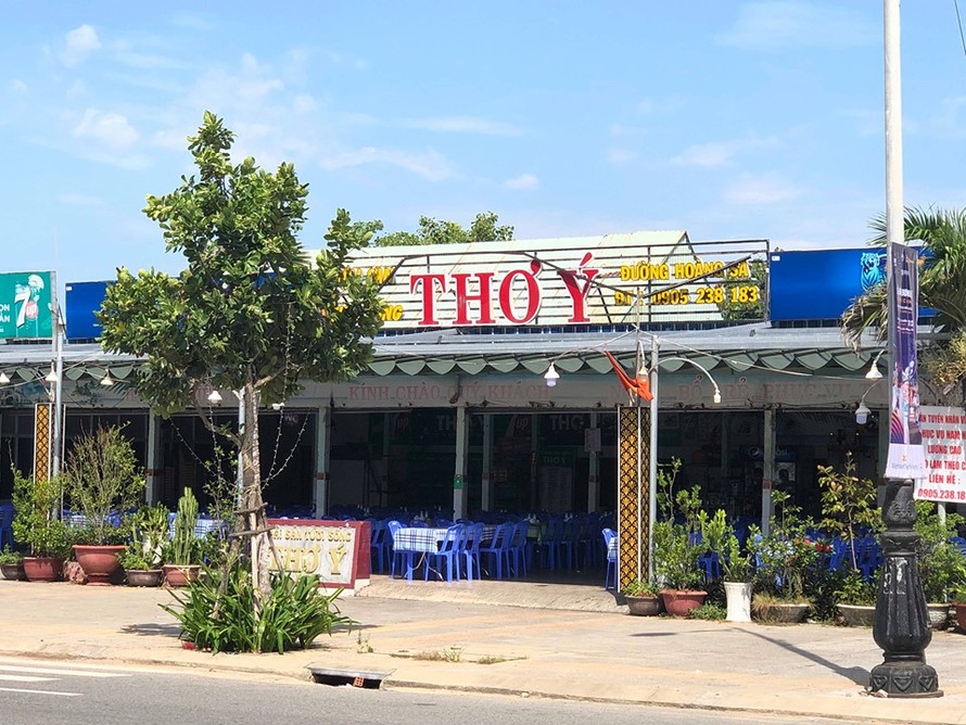 Hàng loạt nhà hàng ven biển Đà Nẵng vi phạm trật tự xây dựng