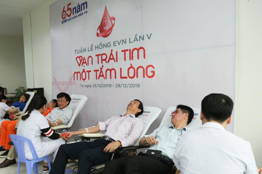 Tuần lễ hồng EVN thu hơn 400 đơn vị máu chia sẻ với người bệnh