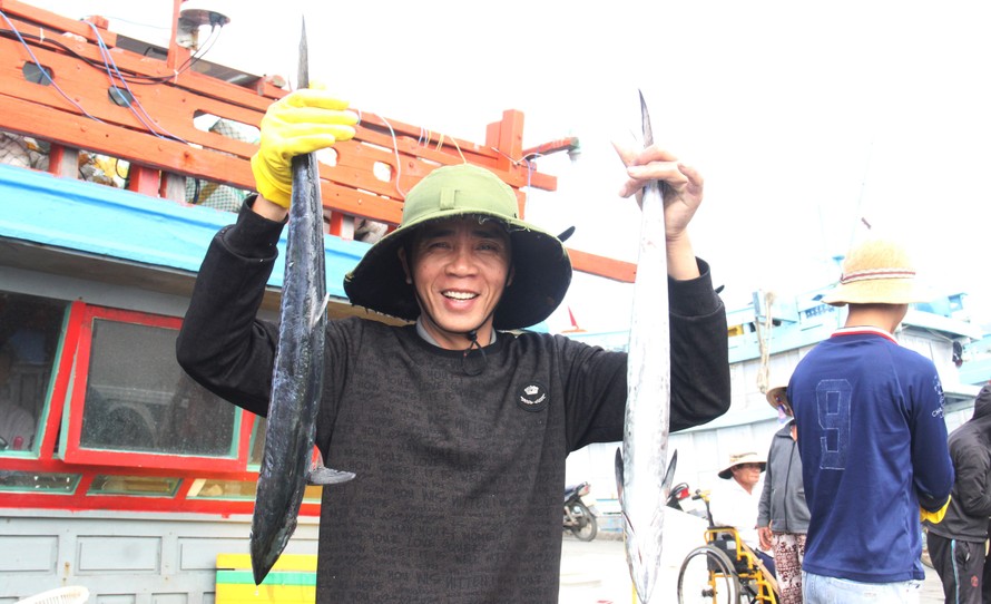 Nụ cười sau chuyến biển cuối năm của ngư dân miền Trung