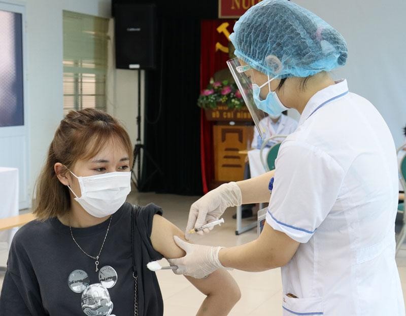 Tỉnh Bắc Ninh tiêm vắc xin cho người dân