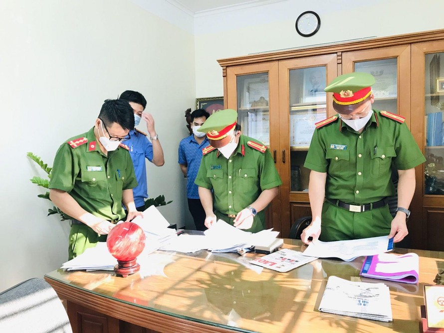 Cơ quan Công an tỉnh Bắc Giang khám xét tại phòng làm việc bị can Trần Quang Vinh