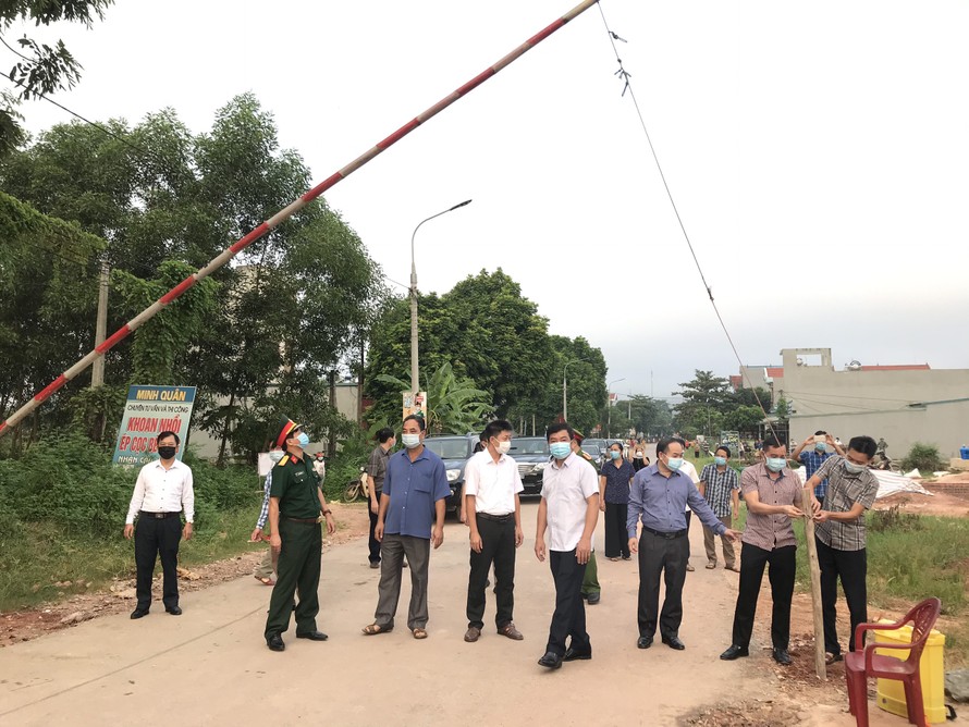 Cơ quan chức năng dỡ các điểm chốt phong tỏa ở xã Yên Định