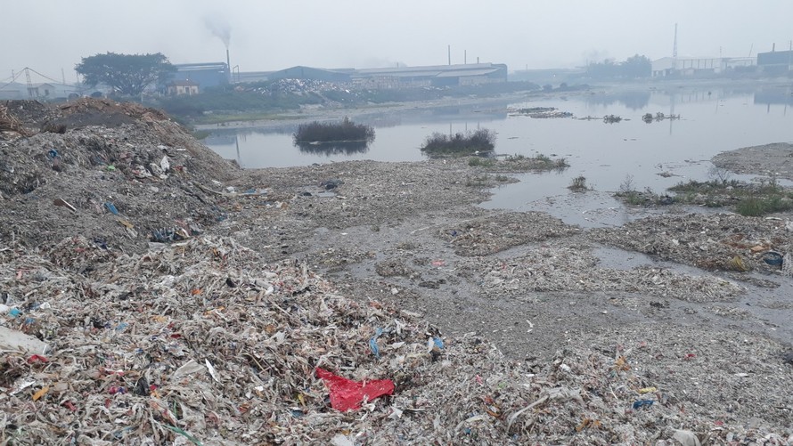 Sông Ngũ Huyện Khê bị ô nhiễm nghiêm trọng