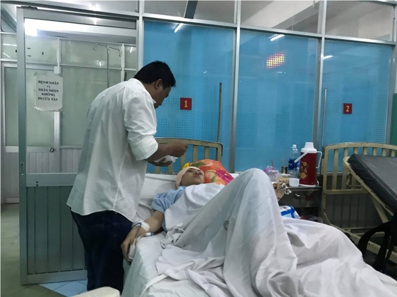 Nạn nhân đang được điều trị tại bệnh viện.