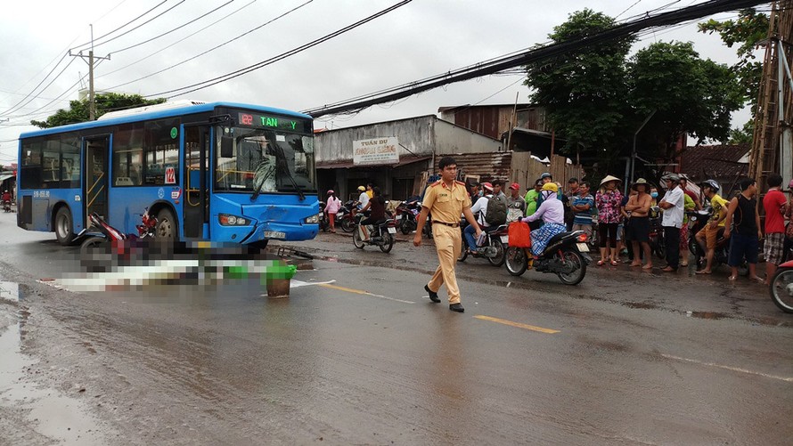 Lực lượng chức năng xử lý vụ việc.