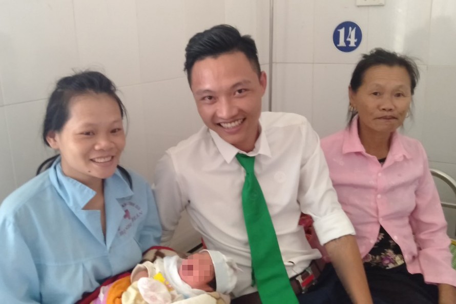 Tài xế Nguyễn Xuân Thọ hỗ trợ sản phụ sinh con thành công.