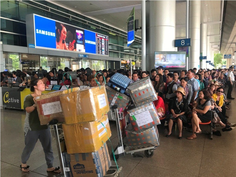 Lượng hành khách qua sân bay Tân Sơn Nhất dịp Tết Nguyên đán 2019 tăng cao hơn các năm trước.
