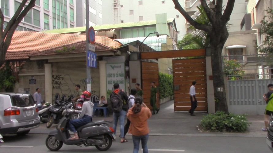 Căn nhà của ông Lê Tấn Hùng tại TPHCM bị khám xét.