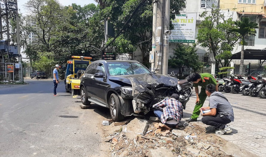 Lực lượng chức năng điều tra vụ việc.