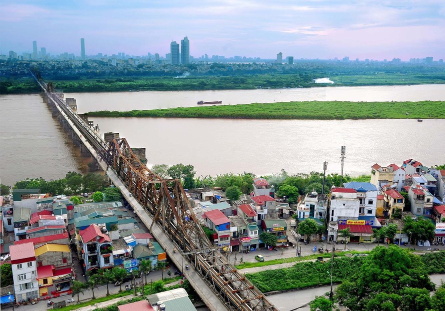 Nếu phát triển hội đủ 3 yếu tố như chính sách, hạ tầng và tiện ích thì bất động sản khu phía Đông Hà Nội rất có tiềm năng không kém phía Tây. Ảnh minh họa