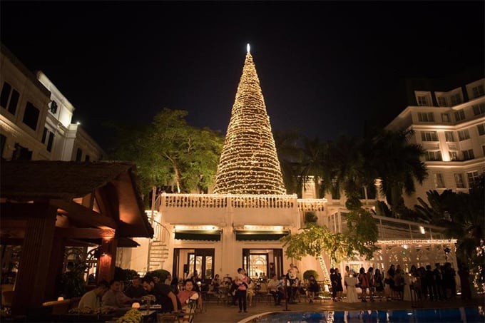 Nhiều khách sạn lớn ở Hà Nội đắt khách đặt tiệc đêm Giáng sinh